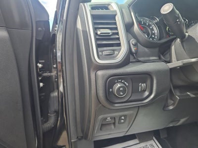 2020 RAM 1500 Big Horn Crew Cab 4x4 5'7' Box