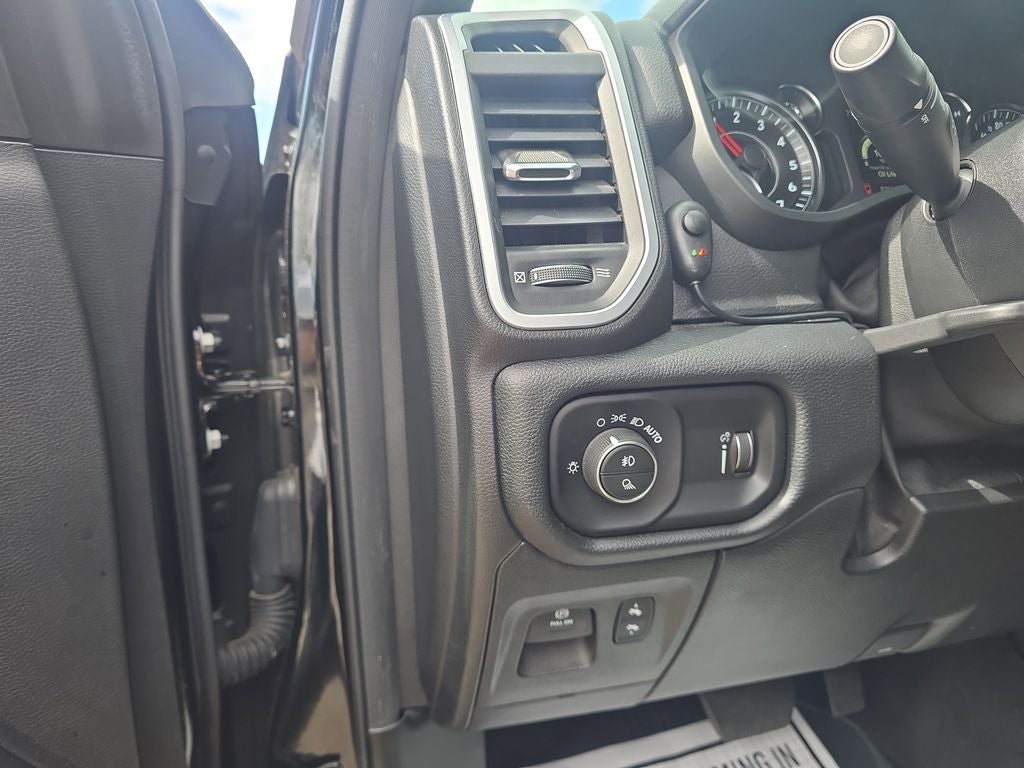 2020 RAM 1500 Big Horn Crew Cab 4x4 5'7' Box