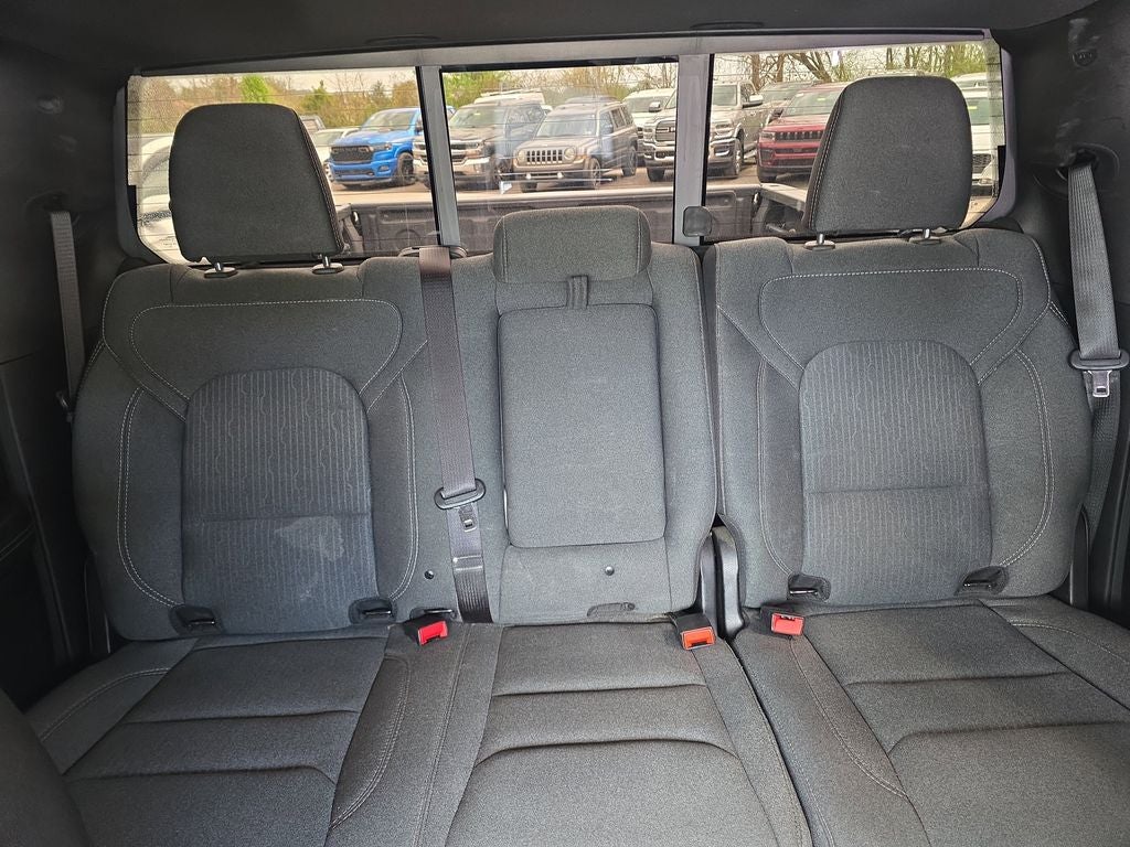 2020 RAM 1500 Big Horn Crew Cab 4x4 5'7' Box