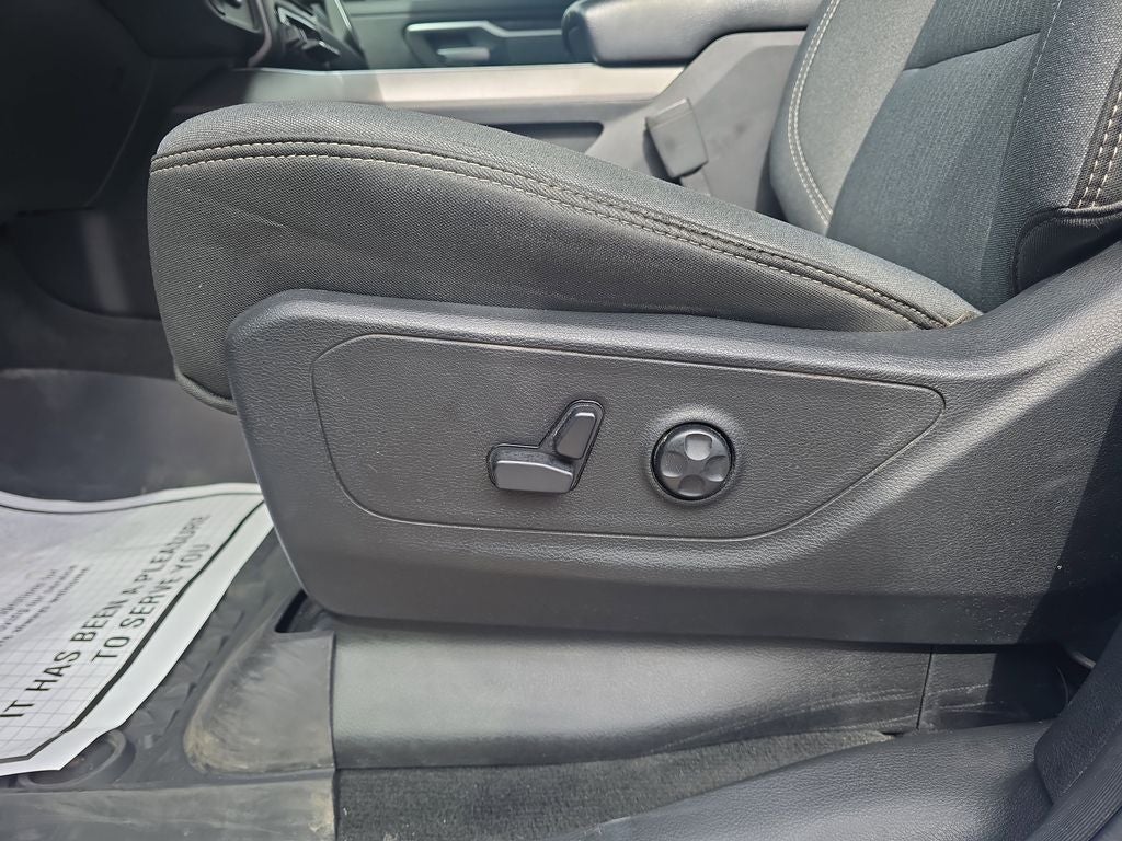 2021 RAM 1500 Big Horn Crew Cab 4x4 5'7' Box