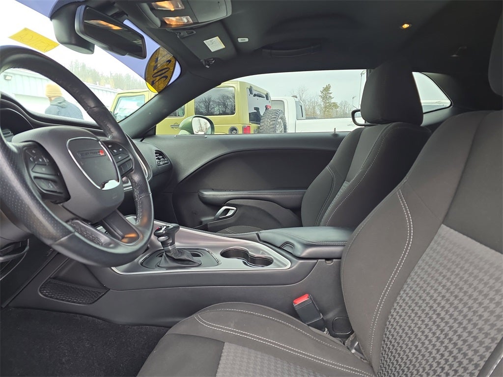 2022 Dodge Challenger SXT AWD