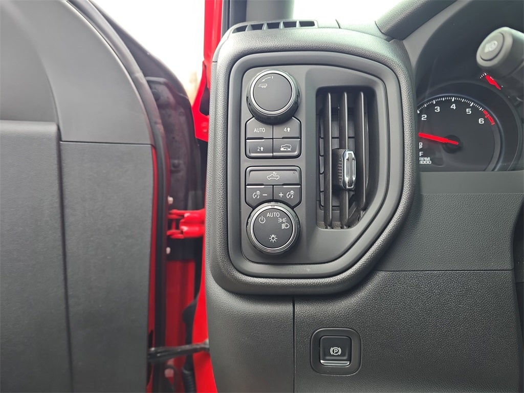 2025 Chevrolet Silverado 1500 4WD Crew Cab Short Bed Custom