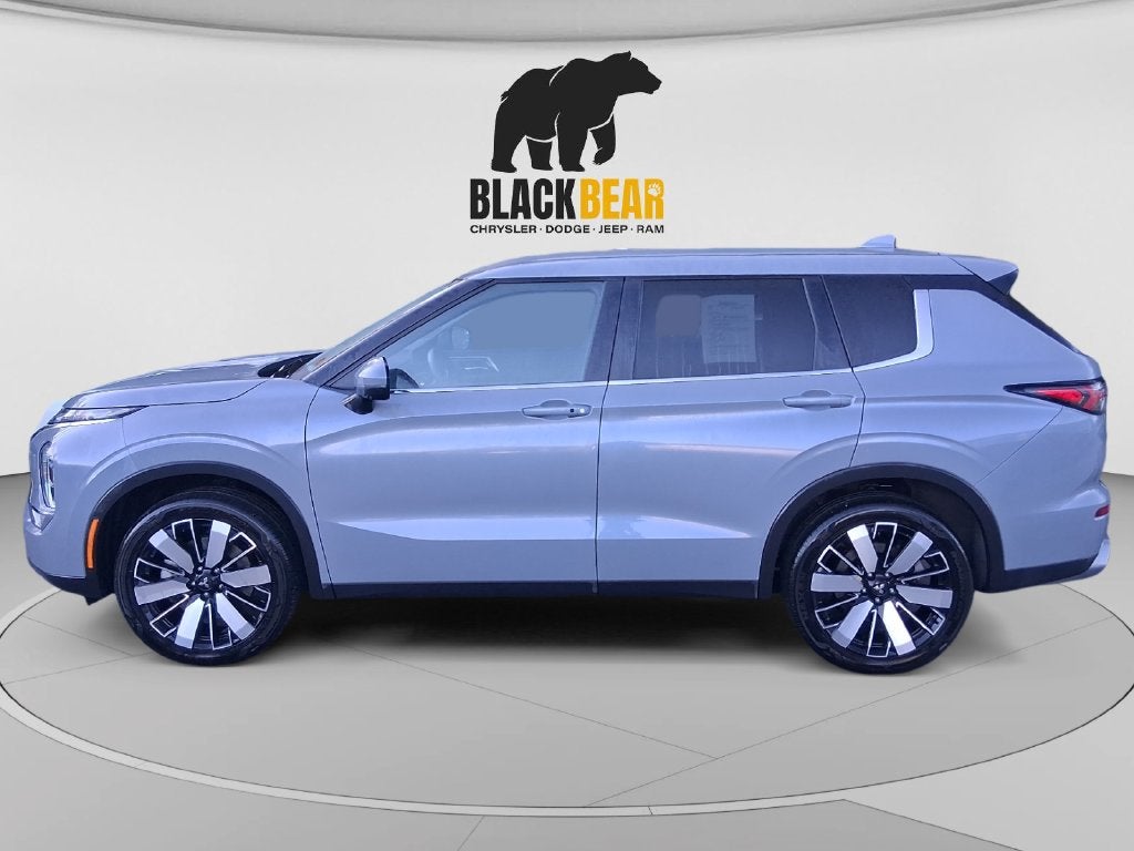 2025 Mitsubishi Outlander Base